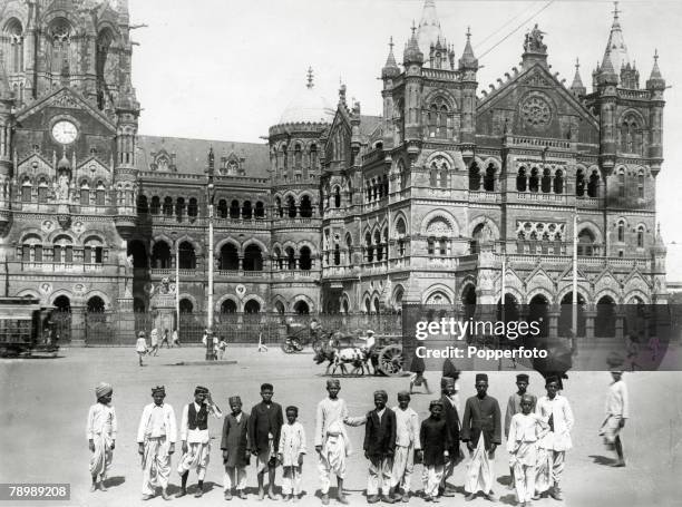 Travel, Transport, Railways, India, Bombay, Pic: circa 1910's, A group of small boys in front of the Victoria Railway Station, Bombay