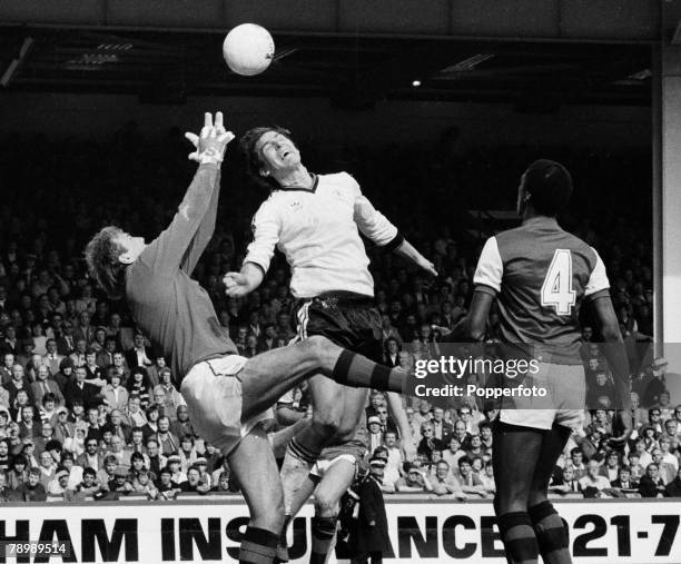 3,217 Wood Footballer Stock Photos, HighRes Pictures, and