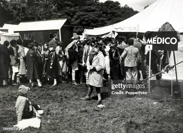 War and Conflict, Spanish Civil War, , Child refugees from the Basque region of Spain queue to recives medical checks, As many as 4000 Basque child...