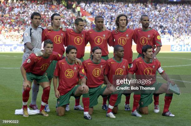 Sport, Football, UEFA European Championships, Euro 2004, Estadio Da Luz, Lisbon, 4th July 2004, Final, Portugal 0 v Greece 1, The Portugal team...