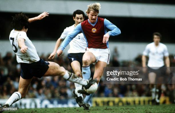 February 1982, FA,Cup 5th Round, Tottenham Hotspur 1, v Aston Villa 0, Aston Villa's David Geddis is tackled by Tottenham Hotspur's Paul Miller