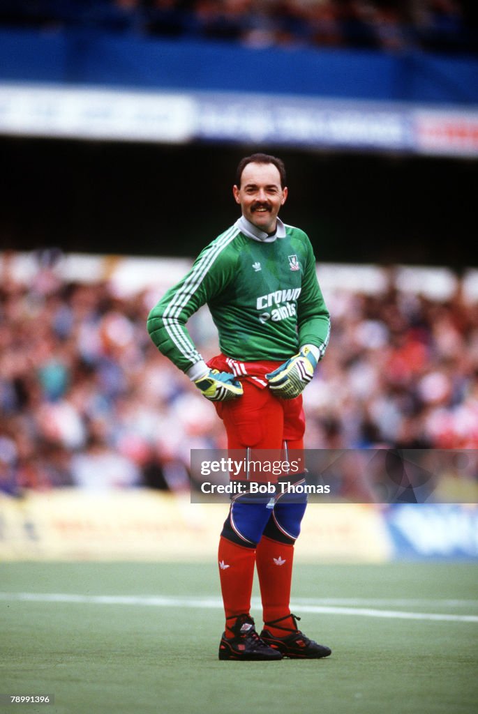 Sport. Football. pic: 5th March 1988. Division 1. Queens Park Rangers 0. v Liverpool 1. Liverpool's Bruce Grobbelaar wearing protecive clothing for the synthetic turf.