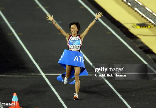 Sport, Olympic Games, Athens, Greece, 22nd August 2004, Womens Marathon, Panathinaiko Stadium, The Gold medal winner Mizuki Noguchi of Japan...