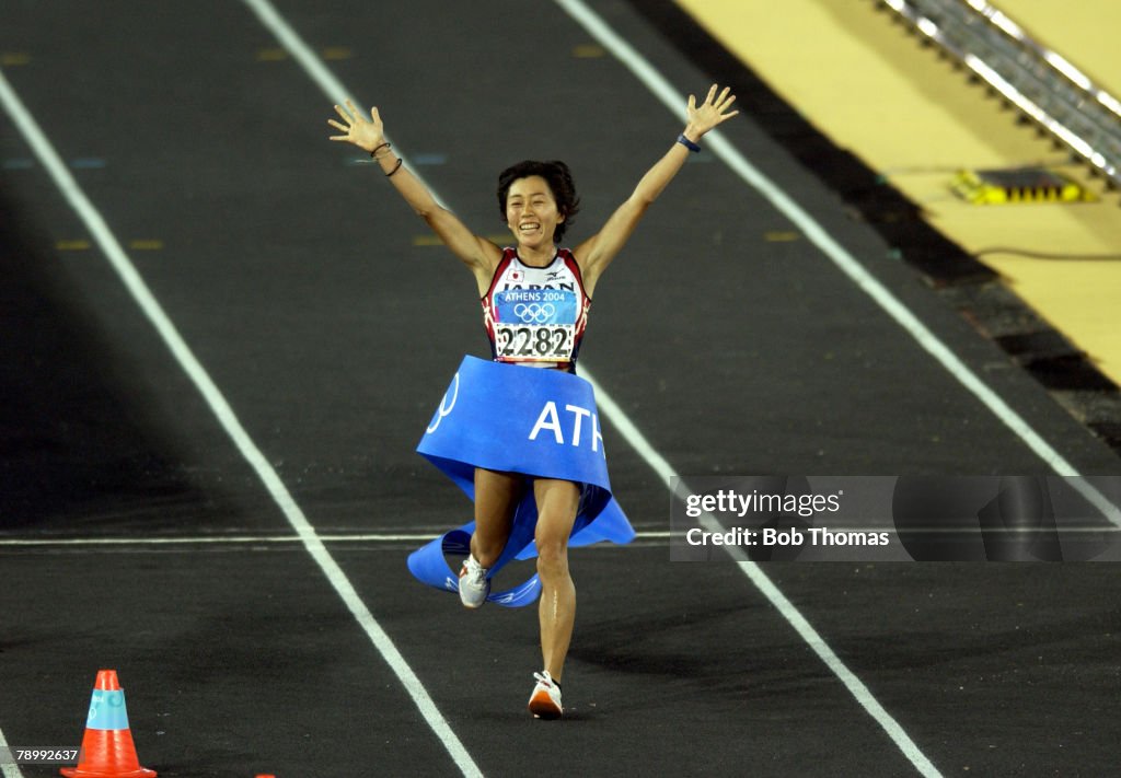 BT Sport. Olympic Games, Athens, Greece. 22nd August 2004. Womens Marathon. Panathinaiko Stadium. The Gold medal winner Mizuki Noguchi of Japan celebrates victory as she crosses the finishing line.