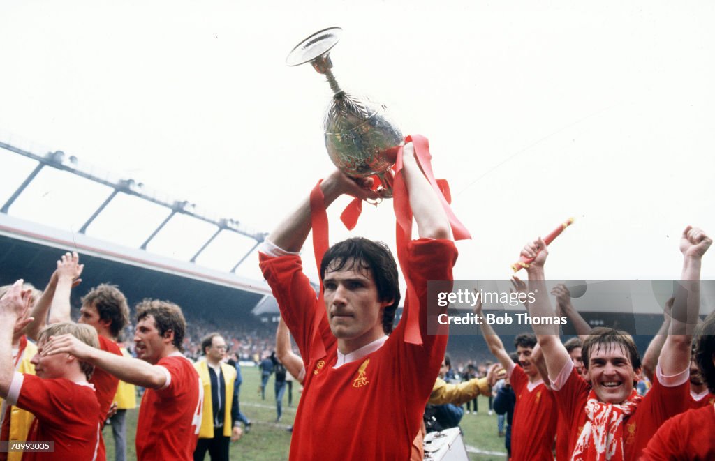 Sport. Football. pic: 15th May 1982. Division 1. Liverpool 3. v Tottenham Hotspur 1. Liverpool's Alan Hansen shows the League Championship trophy to the Liverpool crowd.