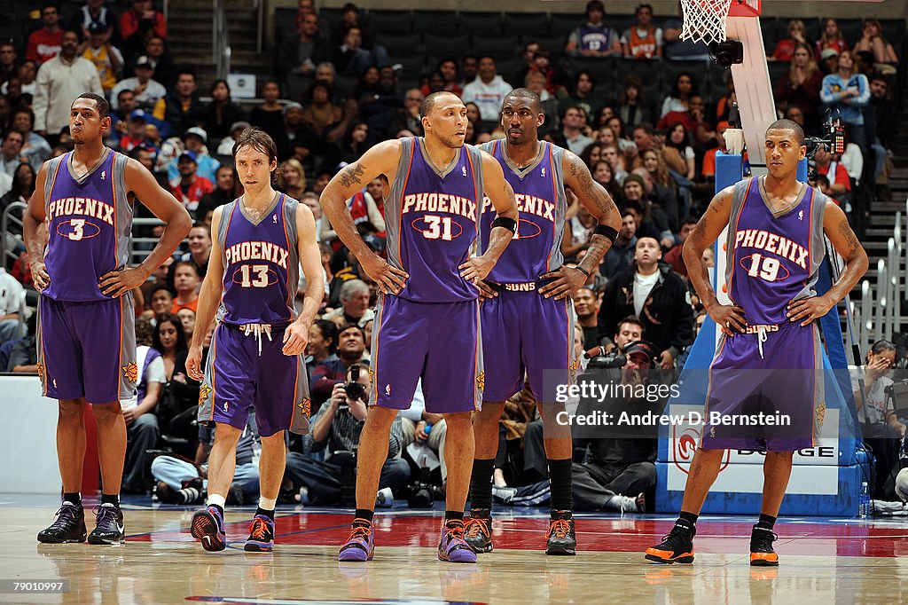 Phoenix Suns v Los Angeles Clippers