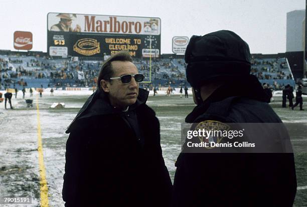 Oakland Raiders managing general partner Al Davis on the field before the Oakland Raiders 14-12 victory over the Cleveland Browns in the 1980 AFC...