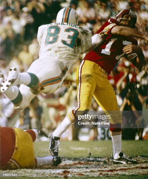 Miami Dolphins defensive end Vern Den Herder tries to sack Washington Redskins quarterback Billy Kilmer in Super Bowl VII on January 14, 1973 at Los...