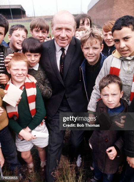 Football, 1960's, Manchester United's manager Sir Matt Busby surrounded by a group of young United fans