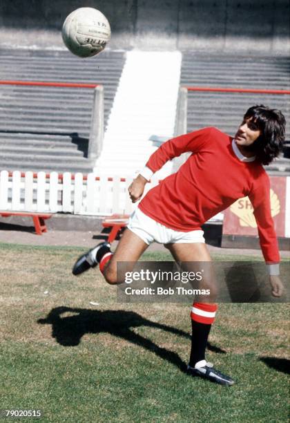 Football, 1960's, Manchester United star George Best practicing his ball control skills during a training session