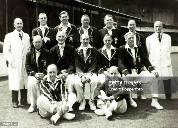 Sport, Cricket, 23rd May 1946, "Old England" v Surrey at the Oval, Match drawn, The England veterans pose for a team photograph with "Bodyline"...