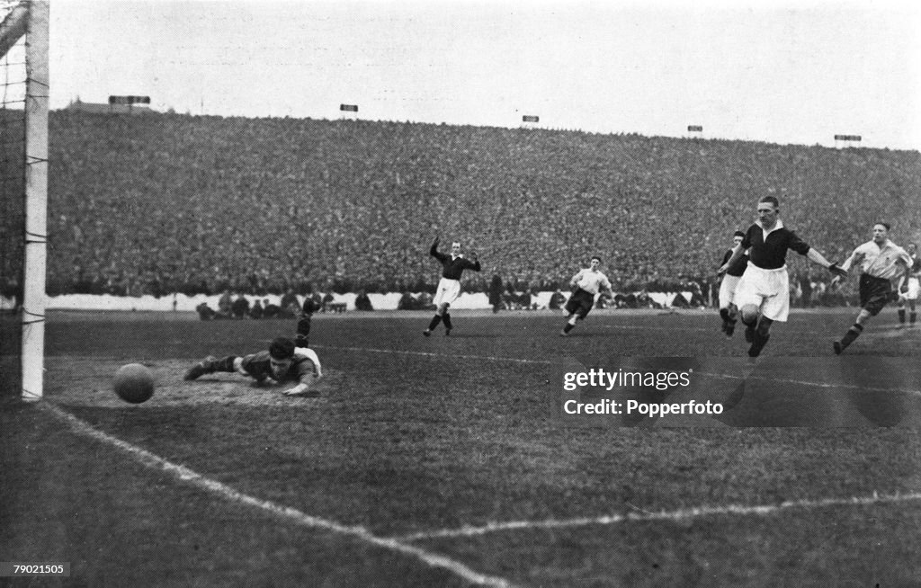 Sport. International Football. Hampden Park, Glasgow, Scotland. 28th March 1931. Scotland 2 v England 0. Scotland goalkeeper Thomson pushes a shot around the post.