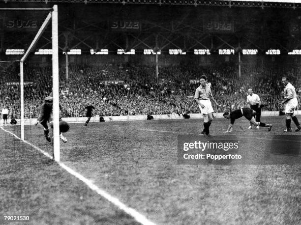 World Cup Finals, Quarter Final tie, Colombes Stadium, Paris, 12th June 1938, France v Italy Italy's third goal is scored by Silvio Piola, 3rd from...