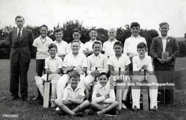 Football/Cricket Chelmsford, Essex, A picture of the Rainsford Secondary Modern School Under-13 Cricket XI, The team was captained by a young Geoff...