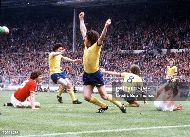 Football, 1979 FA Cup Final, Wembley, Arsenal 3 v Manchester United 2, 12th May Arsenal+s Alan Sunderland celebrates scoring his team+s dramatic...