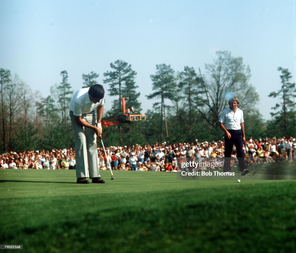 Golf. Greater Greensboro, U.S.A. Spain's Severiano Ballesteros putts on the green watched by U.S.A.'s Lanny Wadkins. 1978.