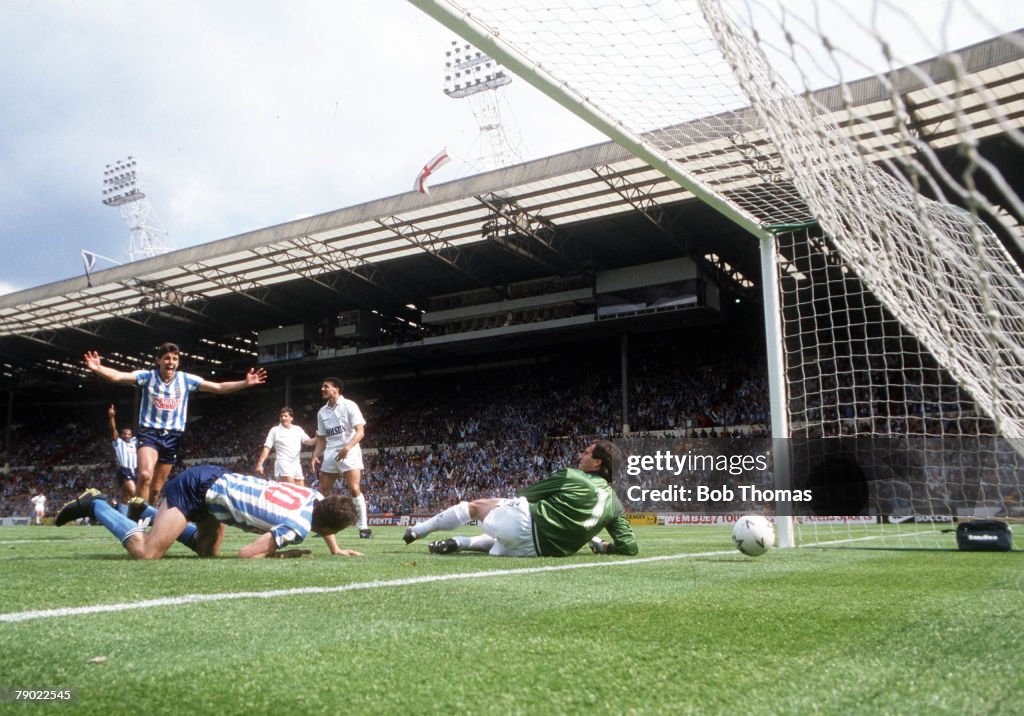 Football. 1987 FA Cup Final. Wembley. 16th May, 1987. Coventry City 3 v Tottenham Hotspur 2. Coventry's Keith Houchen on the ground as he scores his side's second goal with a spectacular diving header.