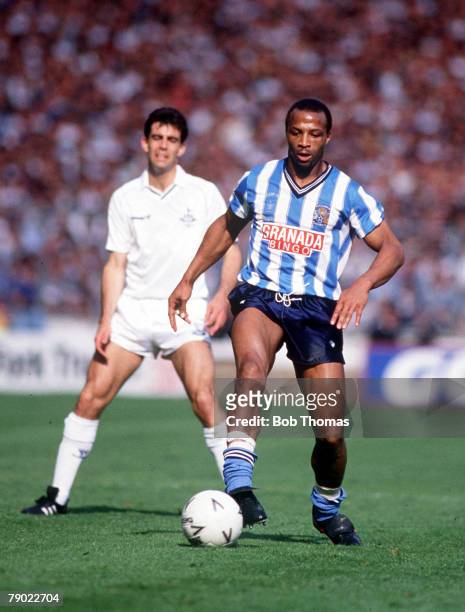 Football, 1987 FA Cup Final, Wembley, 16th May Coventry City 3 v Tottenham Hotspur 2, Coventry's Cyrille Regis on the ball