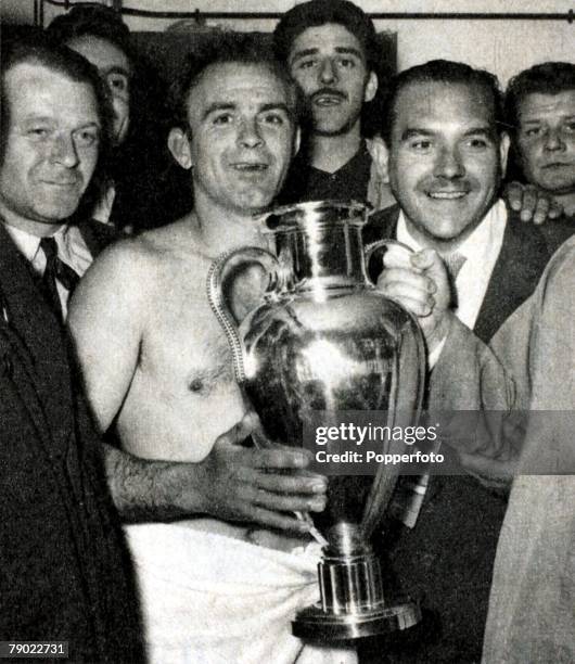 Sport, Football, European Cup Final, Paris, France, 13th June 1956, Real Madrid 4 v Reims 3, Real Madrid's Alfredo Di Stefano celebrates with the...