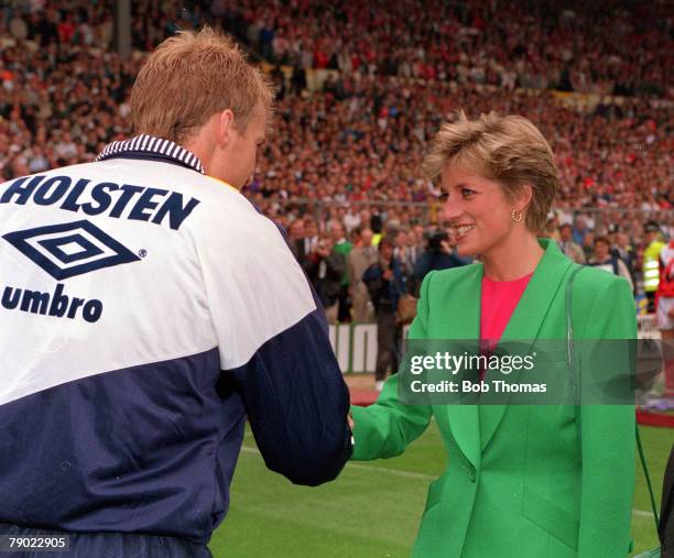 Football, 1991 FA Cup Final, Wembley, 18th May Tottenham Hotspur 2 v Nottingham Forest 1, HRH Princess Diana of Wales shakes hands with Spurs...