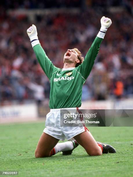 Football, 1990 FA Cup Final, Wembley, 12th May Manchester United 3 v Crystal Palace 3, Manchester United goalkeeper Jim Leighton celebrates after...