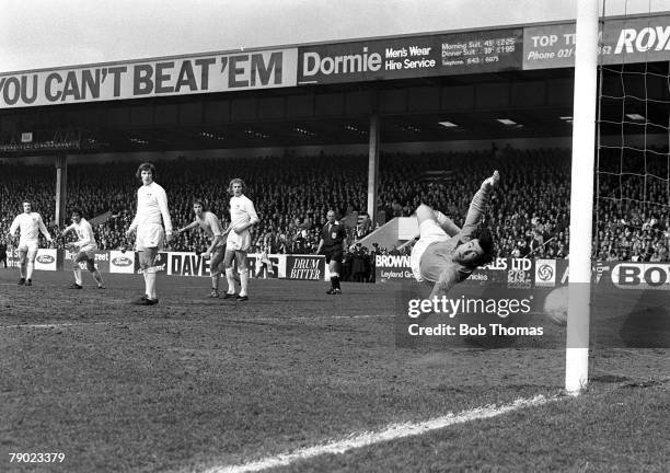 Sport, Football, Villa Park, Birmingham, England, 15th April 1972, FA Cup Semi-Final, Arsenal 1 v Stoke City 1, Stoke City goalkeeper Gordon Banks is...