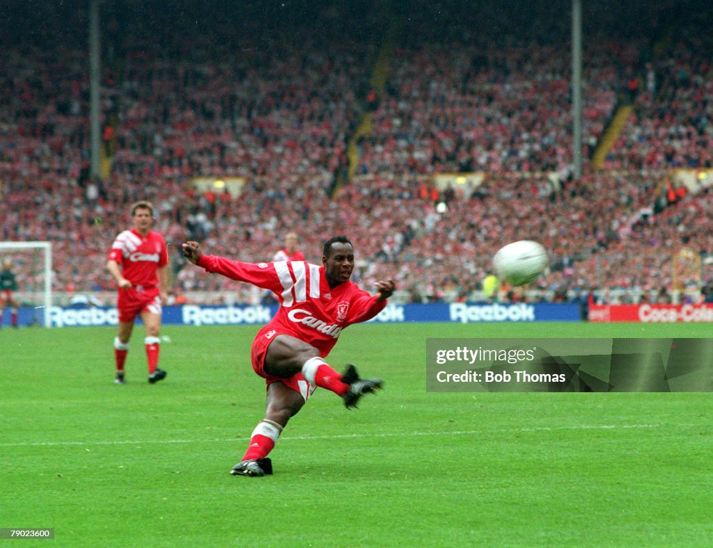 Football. 1992 FA Cup Final. Wembley. 9th May, 1992. Liverpool 2 v Sunderland 0. Liverpool's Michael Thomas fires in a shot to score his side's first goal.