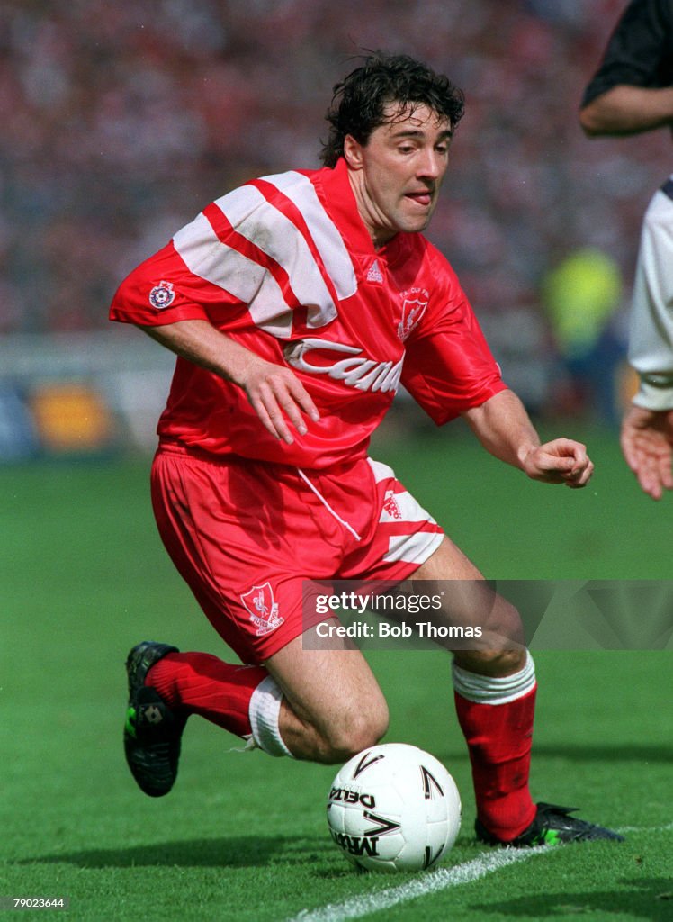 Football. 1992 FA Cup Final. Wembley. 9th May, 1992. Liverpool 2 v Sunderland 0. Liverpool's Dean Saunders on the ball.