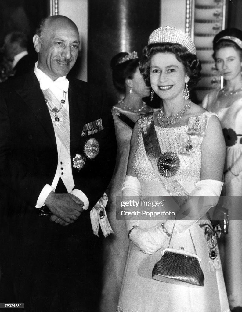 Royalty. London, England. 8th December 1971. H R H Queen Elizabeth II and King Mohamed Zahir Shah of Afghanistan who is visiting Britain attend a State Banquet.