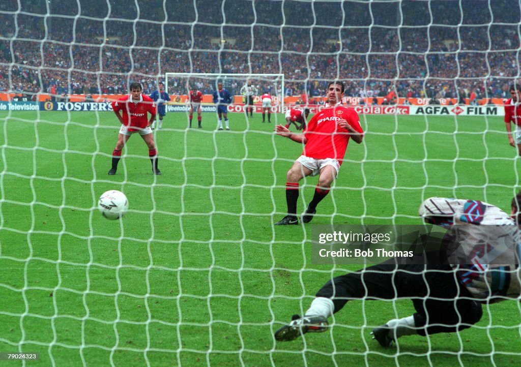 Football. 1994 FA Cup Final. Wembley. 14th May, 1994. Manchester United 4 v Chelsea 0. Manchester United's Eric Cantona scores his side's first penalty as Chelsea goalkeeper Dmitri Kharine dives the wrong way.