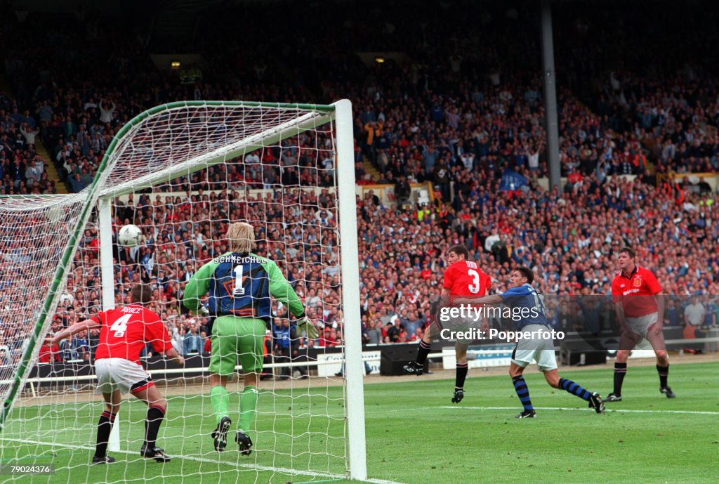 Football. 1995 FA Cup Final. Wembley. 20th May, 1995. Everton 1 v Manchester United 0. Everton's Paul Rideout scores the game's only goal past United goakeeper Peter Schmeichel and defender Steve Bruce on the line.
