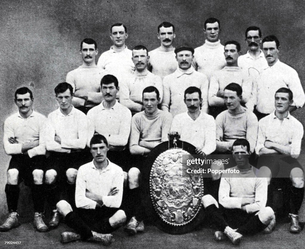 FA Cup Final (1901) Tottenham Hotspur 2-2 Sheffield United. The field  markings were quite different from today [740 x 374] : r/HistoryPorn