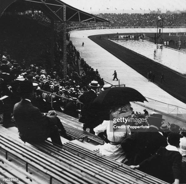 21 Swimming At The 1908 Summer Olympics Stock Photos, High-Res Pictures ...