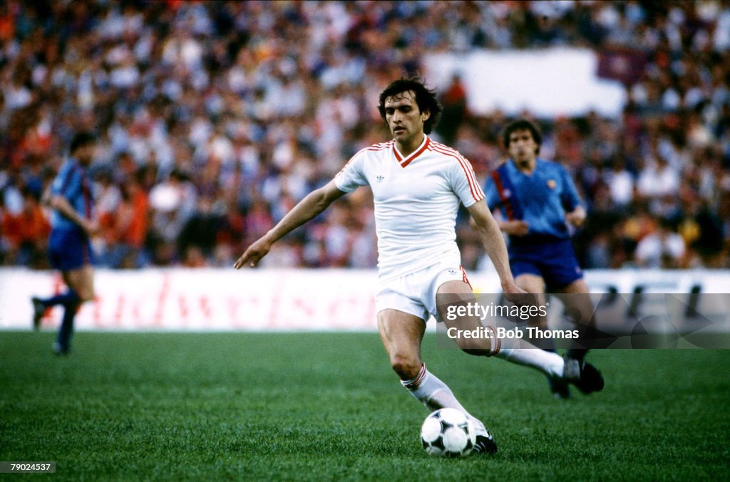Sport. Football. European Cup Final. Seville, Spain. 7th May 1986. Barcelona 0 v Steaua Bucharest 0 (after extra time. Steaua Bucharest won 2-0 on penalties). Gavril Balint prepares to strike the ball for Steaua Bucharest.