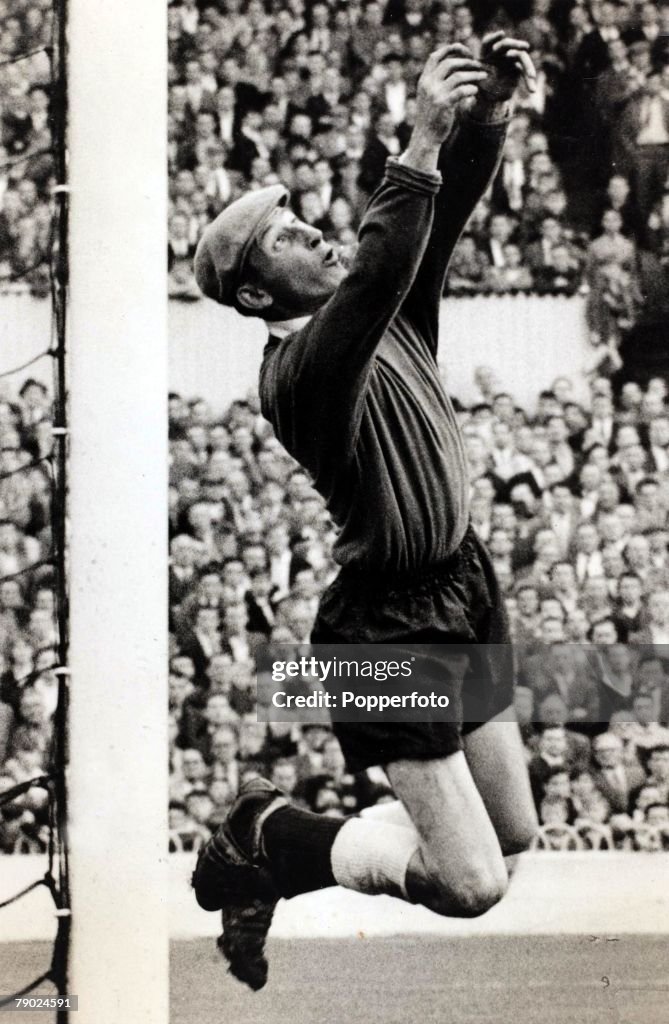 Sport. Football. Circa 1960. Tottenham Hotspur goalkeeper Bill Brown, who played in their "Double" winning side of 1960-1961 and also a Scotland international on 28 occasions.