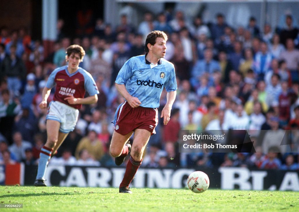 Sport. Football. League Division One. Villa Park, Birmingham, England. 1st April 1990. Aston Villa 1 v Manchester City 2. Manchester City's Clive Allen.