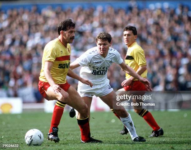 Sport, Football, FA Cup Semi-Final, Villa Park, Birmingham, England, 11th April 1987, Tottenham Hotspur 4 v Watford 1, Tottenham's Clive Allen moves...