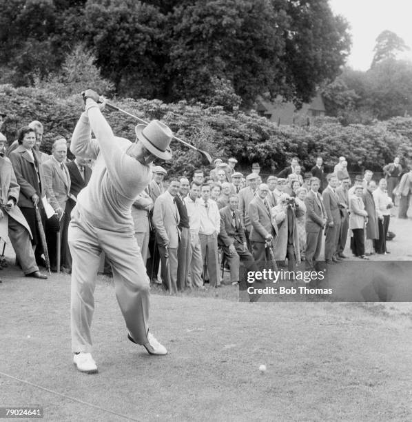 Golf, 1953 Ryder Cup at Wentworth, A picture of Sam Snead of the USA teeing off