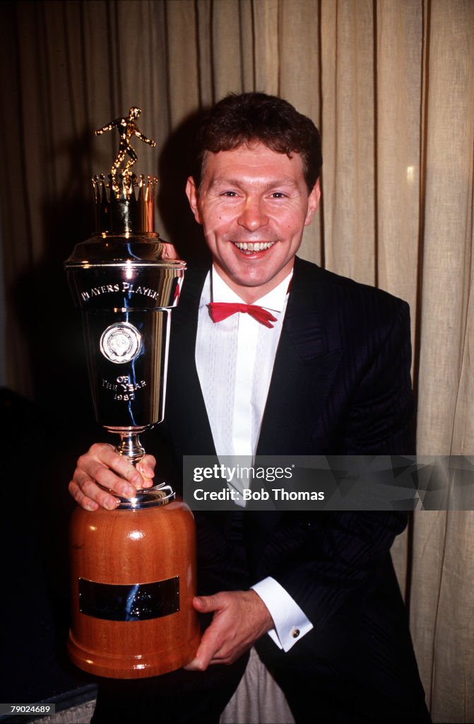 Sport. Football. Professional Football Association Awards. London, England. 5th May 1987. Tottenham Hotspur's Clive Allen, the PFA Player of the Year proudly holds his trophy.