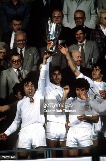 Sport, Football, European Cup-Winners Cup Final, Brussels, Belgium, 14th May 1980, Valencia 0 v Arsenal 0 , Valencia's Ricardo Arias and Dario Luis...