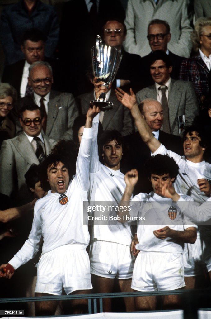 Sport. Football. European Cup-Winners Cup Final. Brussels, Belgium. 14th May 1980. Valencia 0 v Arsenal 0 (after extra time. Valencia win 5-4 on penalties). Valencia's Ricardo Arias and Dario Luis Felman hold the trophy aloft.