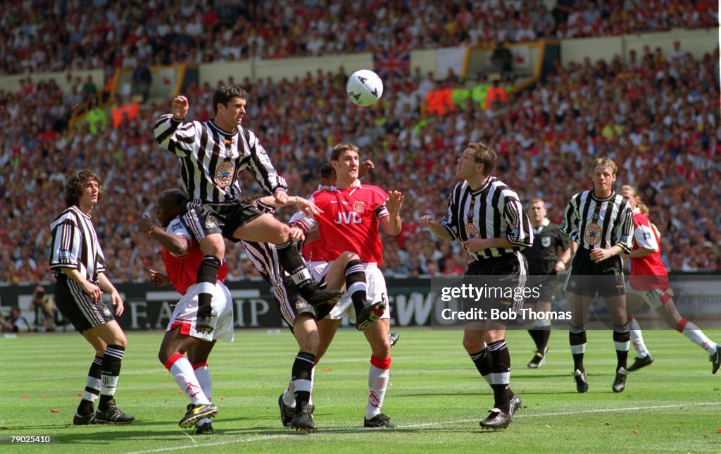 Football. 1998 FA Cup Final. Wembley. 16th May, 1998. Arsenal 2 v Newcastle United 0. Newcastle's Gary Speed jumps up high to head the ball in the air ahead of Arsenal's Cristopher Wreh and Tony Adams in a crowded penalty area.