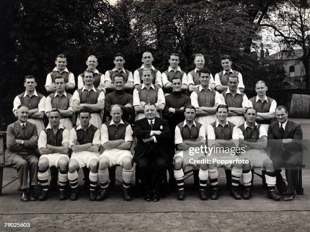 Sport, Football, Arsenal F,C,1938-1939, Arsenal managed by Herbert Chapman were one of the great teams of the 1930's and in this team group players...