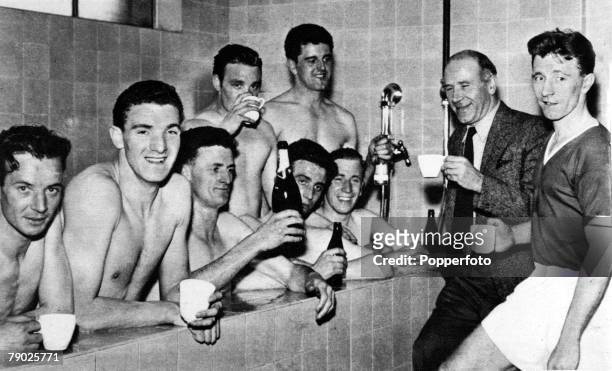 Sport, Football Manchester United celebrating winning the Division One League Championship 1956-1957 for the second year running, Players shown...