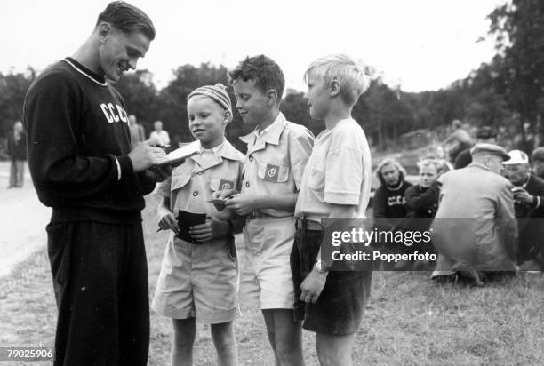Ussr 1952 Photos Et Images De Collection Getty Images ussr-1952-photos-et-images-de-collection-getty-images