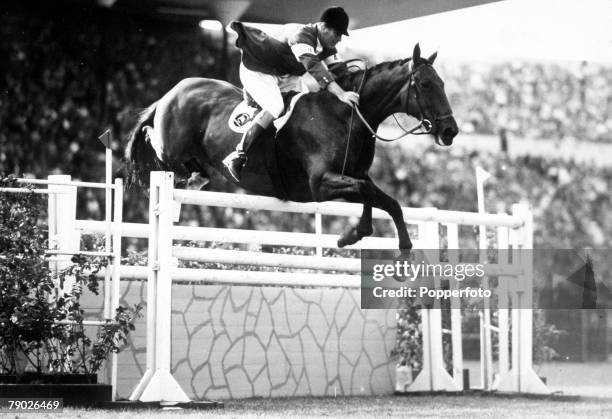 Olympic Games, Helsinki, Finland, Equestrian, Prix Des Nations, Colonel Harry Llewellyn on his horese Foxhunter, Britain won gold in the team event