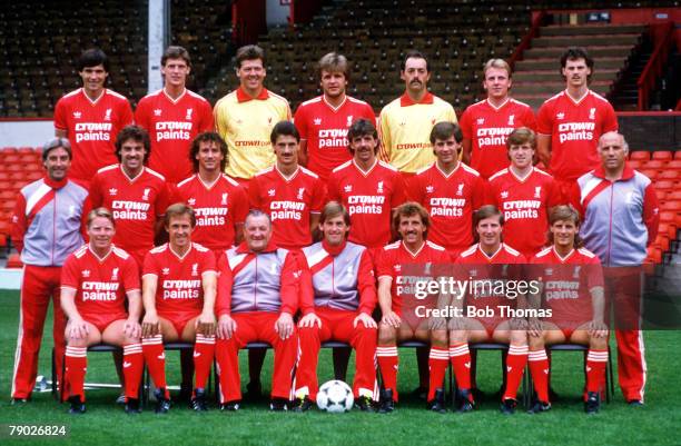 Sport, Football, Liverpool FC Team-Group 1985-86 Season, The Liverpool team pose together for a group photograph, Back Row L-R: Alan Hansen, Gary...