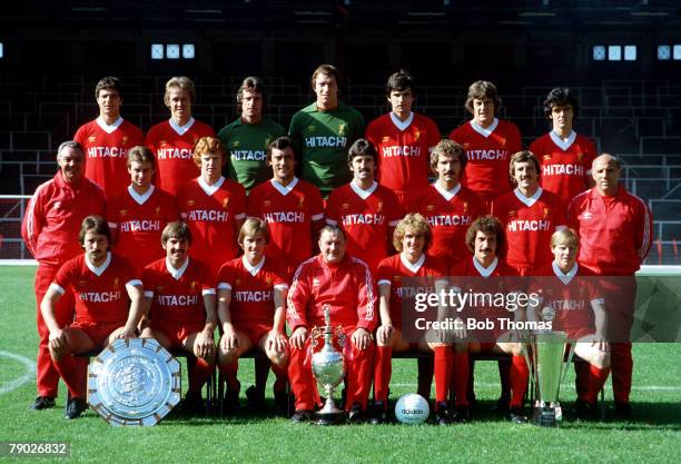 Sport, Football, Liverpool FC Team-Group 1979-80 Season, The Liverpool team pose together for a group photograph with the Charity Shield, League...