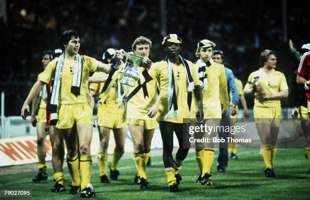 Sport, Football, FA Cup Final Replay, Wembley, London, England, 27th May 1982, Tottenham Hotspur 1 v Queens Park Rangers 0, Paul Miller and Garth...