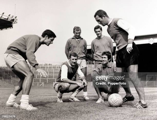 Sport/Football, London, England, 11th August 1967, Arsenal Coach Dave Sexton, , instructs players at Highbury, L-R: Frank Mclintock, Terry Neill and...